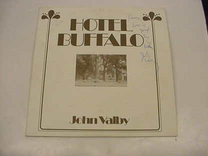 JOHN VALBY - HOTEL BUFFALO - S ORIGINÁL PODPISEM
